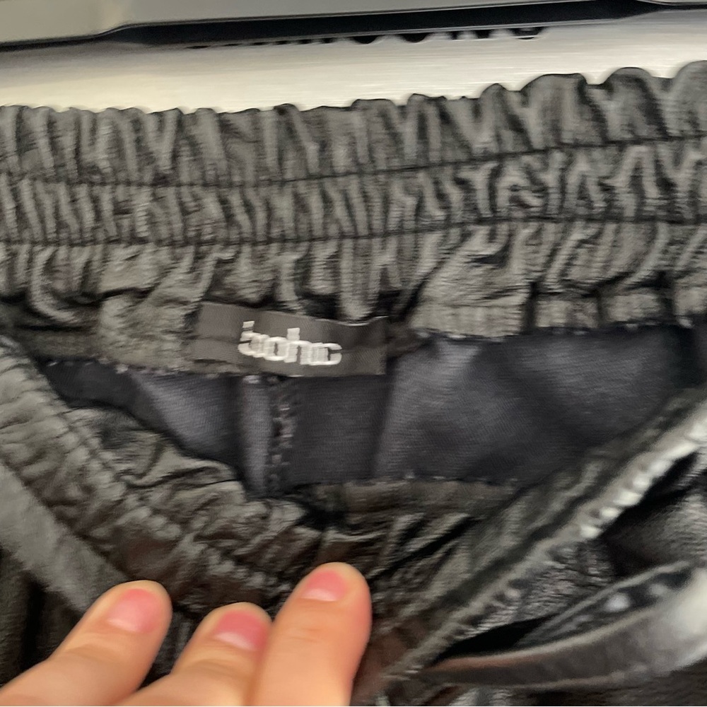 BOOHOO Black Wet Look Faux Leather Jogger Trousers Size 12 - Picture 3 of 6